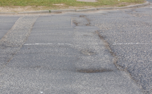 Future of Driverless Cars Could be Derailed by Potholes and Roundabouts, Experts Warn