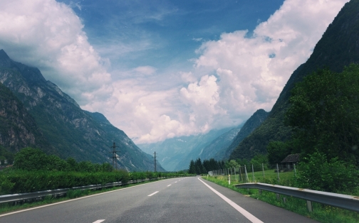 Ban on pointless road signs called by Transport Secretary