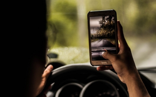 Government Takes Action on Loophole for Using Phone to Film While Driving